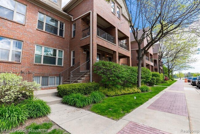 property at 1423 S Main St