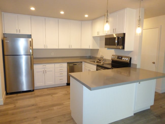 172 W Clinton Ave