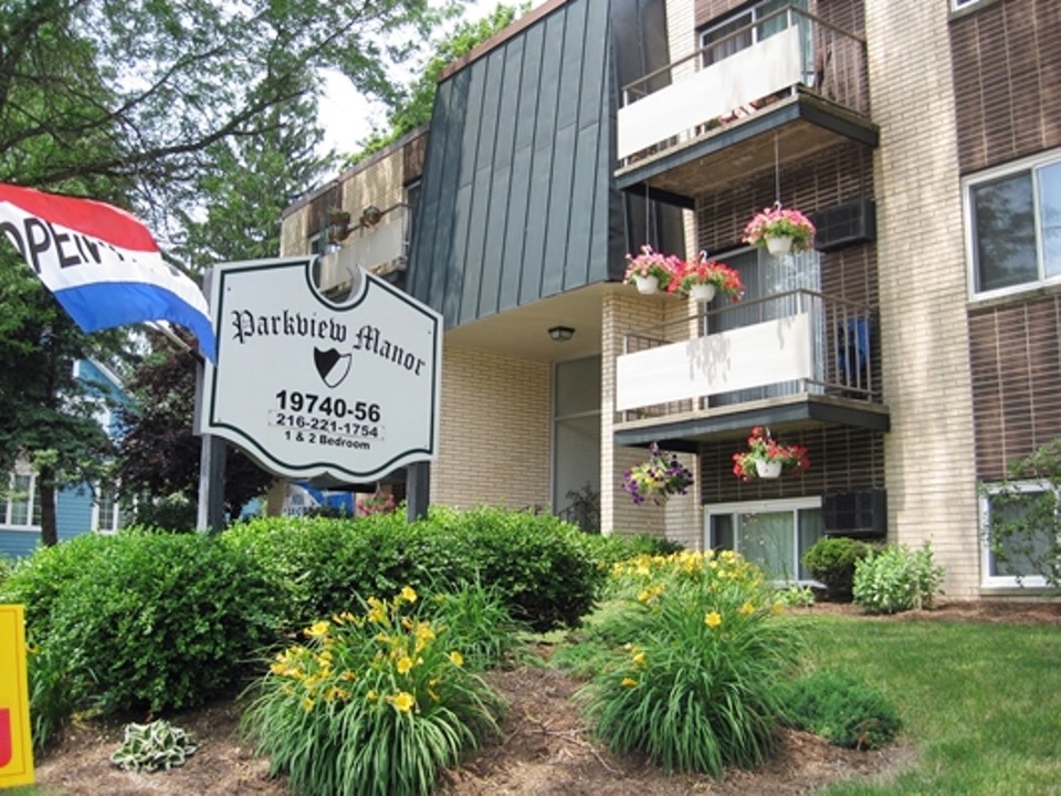 Parkview Manor in Fairview Park, OH - Foto de edificio