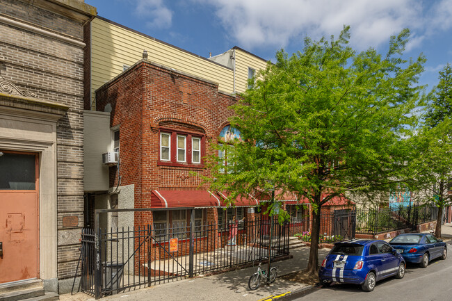 185 Suydam St in Brooklyn, NY - Foto de edificio - Building Photo