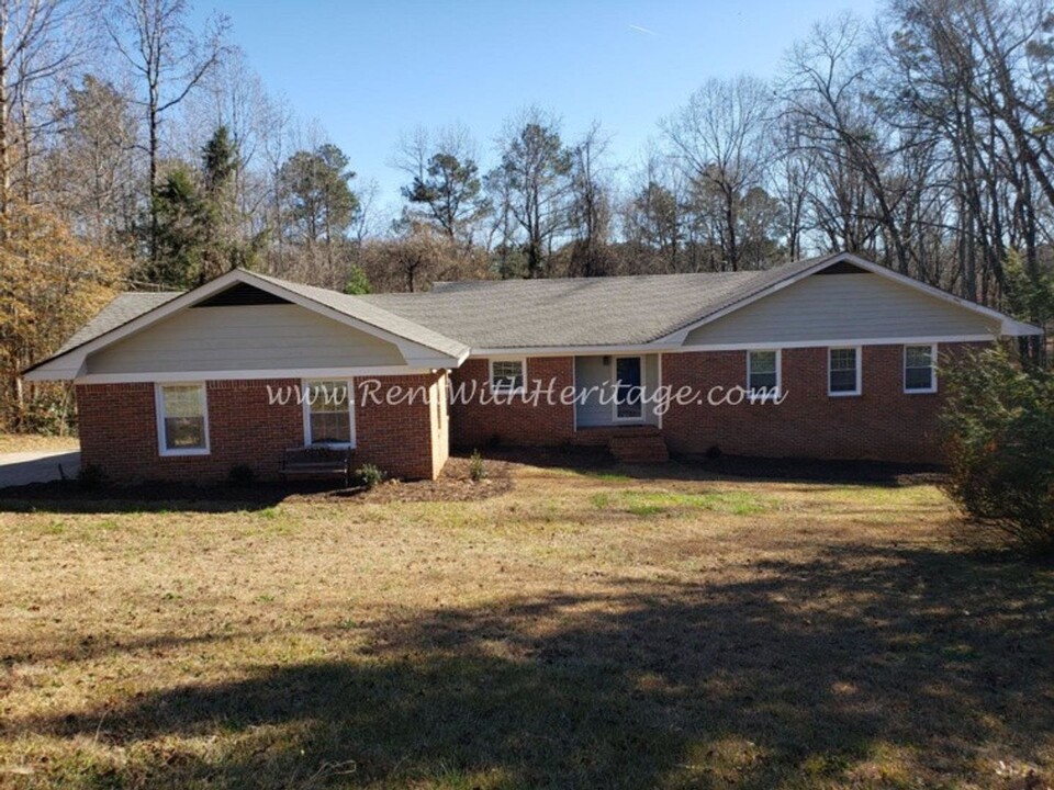 3188 Bomar Rd in Douglasville, GA - Foto de edificio