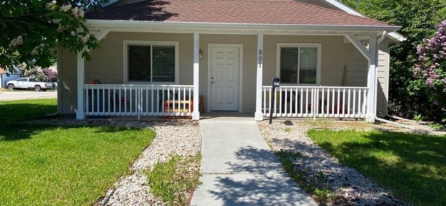 property at 801 N 4th St