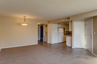 8155 E Roosevelt St-Unit -202 in Scottsdale, AZ - Building Photo - Building Photo