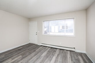 Southview Apartments in Cedar Rapids, IA - Building Photo - Building Photo