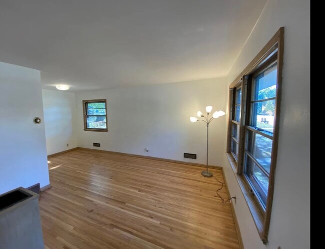 4451 Bloomington Ave in Minneapolis, MN - Foto de edificio - Building Photo