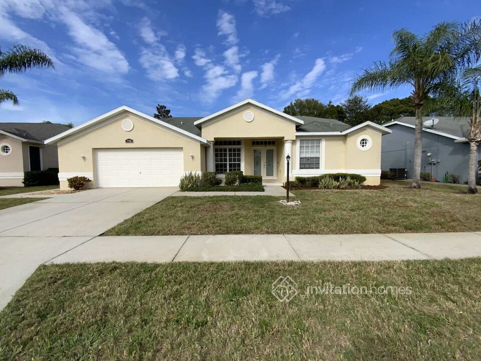 7732 Hampton Hills Loop in New Port Richey, FL - Foto de edificio