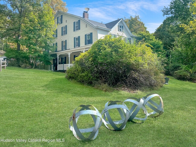 72 Meads Mountain Rd in Woodstock, NY - Building Photo - Building Photo