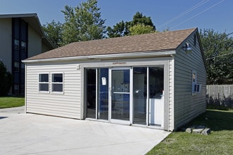 Wood Creek Apartments in Fort Wayne, IN - Foto de edificio - Building Photo