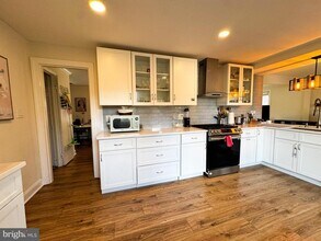 10712 Warwick Ave in Fairfax, VA - Building Photo - Building Photo