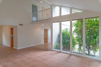 1074 Elfstone Ct in Westlake Village, CA - Building Photo - Building Photo