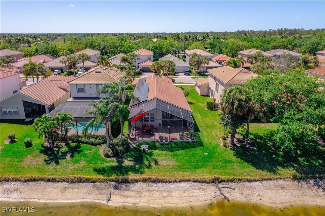 1638 Triangle Palm Terrace in Naples, FL - Building Photo