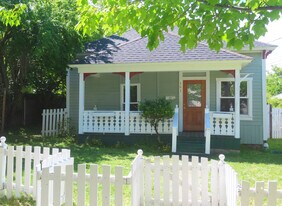 161 4th St in Ashland, OR - Building Photo