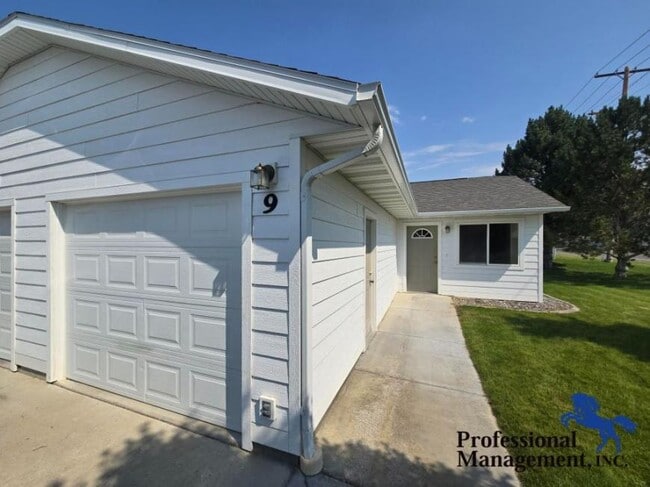 property at 1502 38th St W