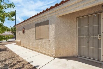 8200 Cimarron Ridge Dr in Las Vegas, NV - Building Photo - Building Photo