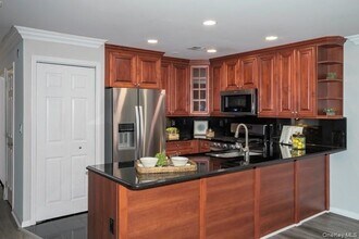 100 Overlook Dr in Farmingville, NY - Building Photo - Building Photo