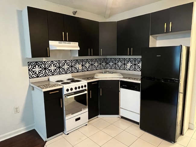 224 E Garden St in Pensacola, FL - Foto de edificio - Building Photo