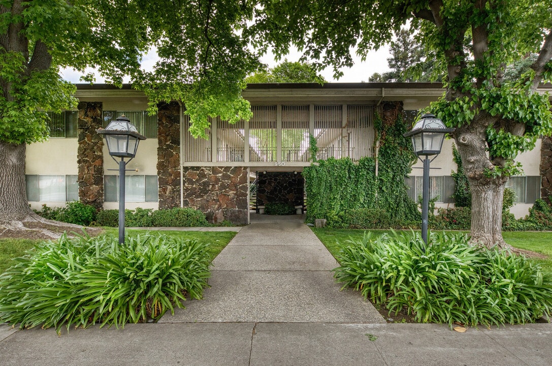 ReNew Arden in Sacramento, CA - Building Photo