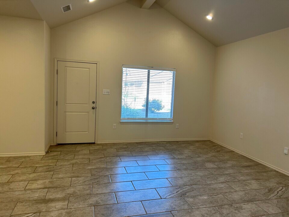 11605 Evanston Ave in Lubbock, TX - Building Photo