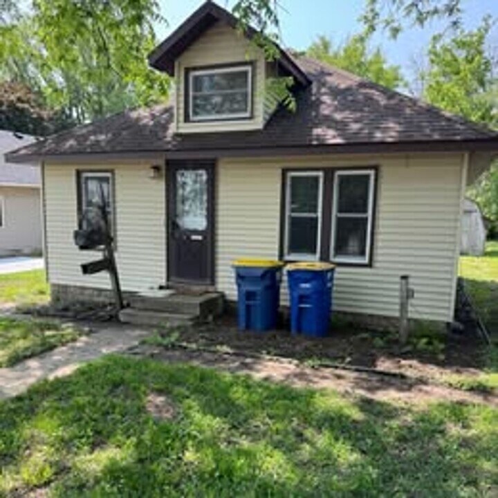515 10th St SW in Faribault, MN - Building Photo