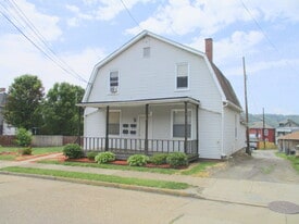 1111 Lenz Ave, Unit 2nd Floor Left in Ambridge, PA - Building Photo