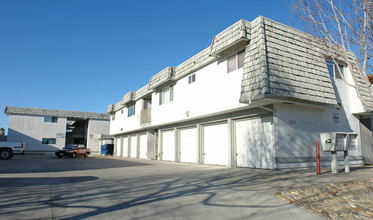 1039 N Sanborn Rd in Salinas, CA - Building Photo - Building Photo