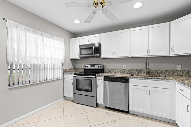 9270 Vista Del Lago in Boca Raton, FL - Building Photo - Building Photo