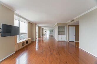 5100 San Felipe St in Houston, TX - Foto de edificio - Building Photo