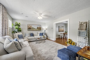 728 Meadow Ln in Bryan, TX - Building Photo