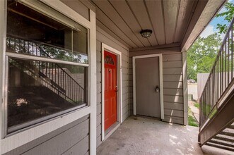 2404 Sycamore Ave in Huntsville, TX - Building Photo - Building Photo