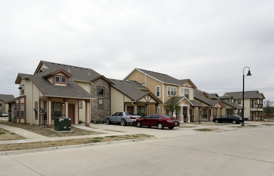 Buckeye Trails Commons in Dallas, TX - Building Photo