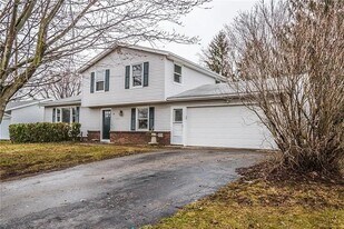 72 Kinmont Dr in Rochester, NY - Building Photo