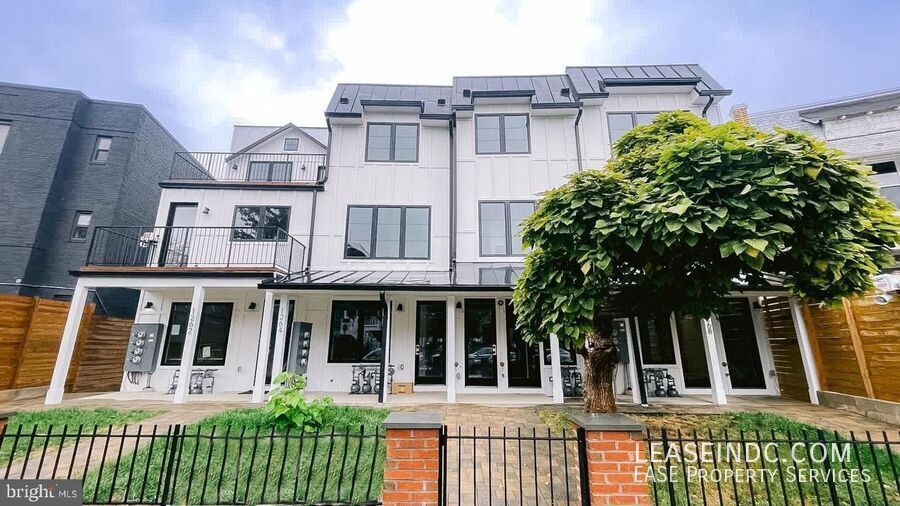 1264 Holbrook Terrace NE in Washington, DC - Building Photo