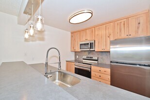 The Ridge at Mountain Park Apartments in Lake Oswego, OR - Building Photo