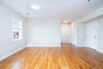 528 47th St in Union City, NJ - Building Photo - Building Photo