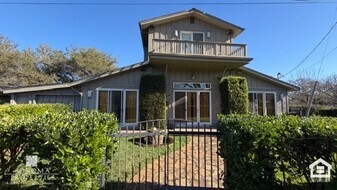 15089 Trestle Glen Dr in Glen Ellen, CA - Building Photo