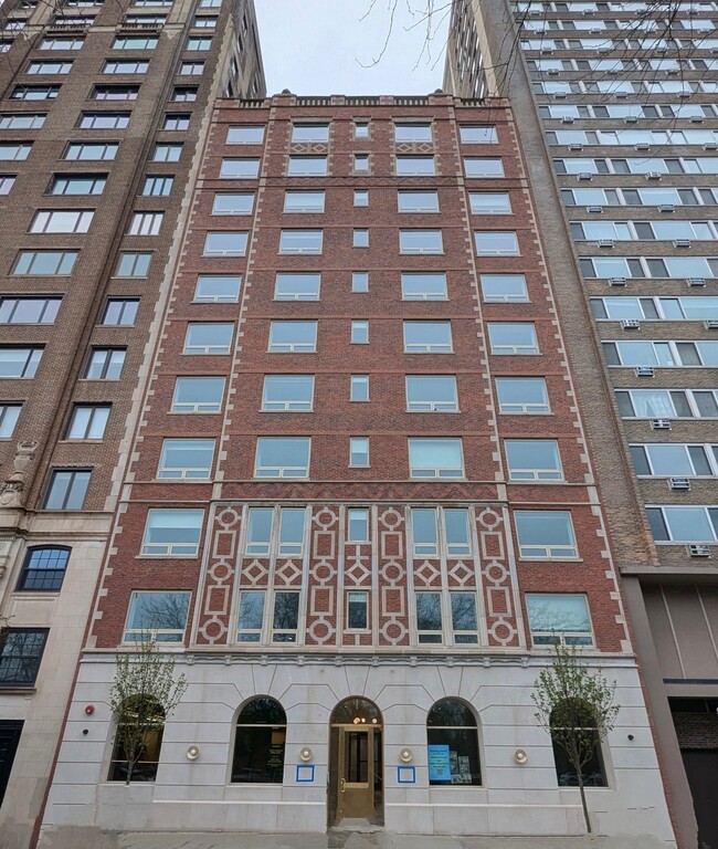 The Nest at Lincoln Park West