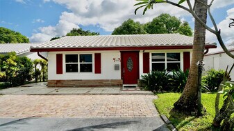 5908 NW 81st Ave in Tamarac, FL - Building Photo