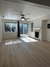 10173 Lofton Way in Elk Grove, CA - Building Photo - Building Photo