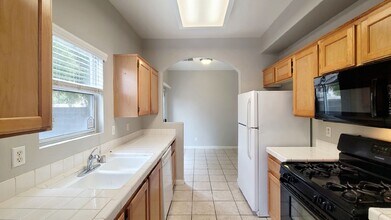 7553 Dry Creek Ave in Las Vegas, NV - Building Photo - Building Photo