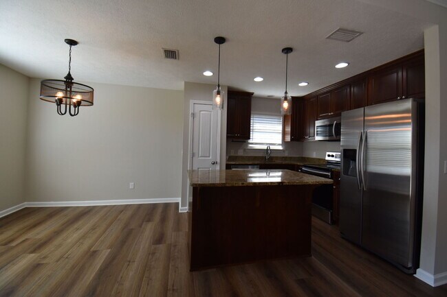 501 W 3rd St in Lynn Haven, FL - Building Photo - Building Photo