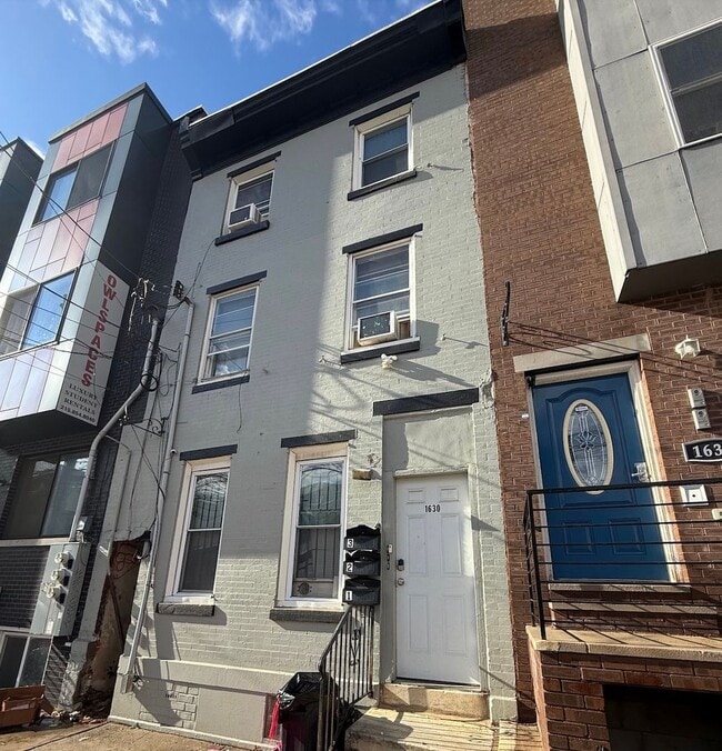 property at 1630 N Sydenham St