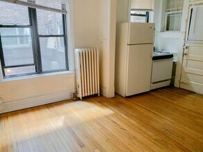 632 W Arlington Pl, Unit 49 in Chicago, IL - Foto de edificio - Building Photo