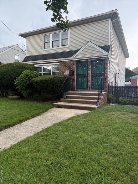 235 Jefferson Ave in Mineola, NY - Foto de edificio