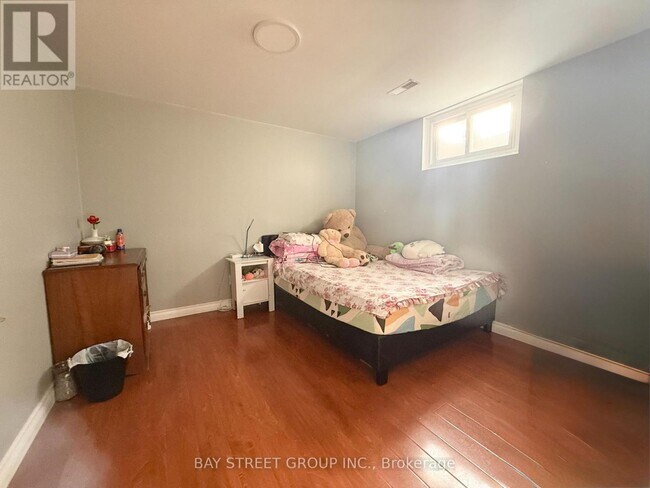 2 Gloxinia Crescent in Toronto, ON - Building Photo - Building Photo