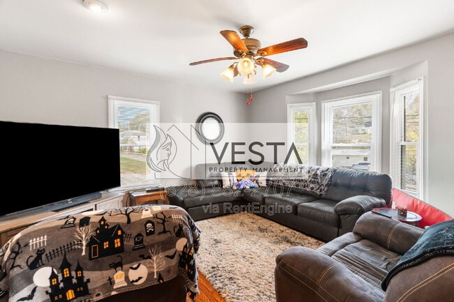 241 N Main St in Canton, NC - Building Photo - Building Photo