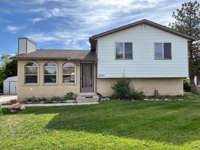 property at 2797 Saris Cir