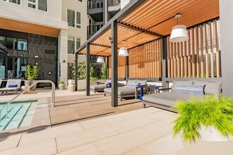 Revery in Burlingame, CA - Foto de edificio - Building Photo