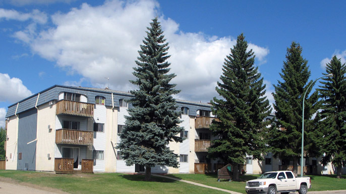 Cardona Place in Saskatoon, SK - Building Photo