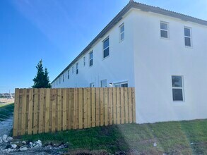 2776 SE 26th Ave in Homestead, FL - Building Photo - Building Photo