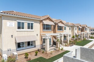 Walnut Place & Walnut Terrace in Greenfield, CA - Building Photo